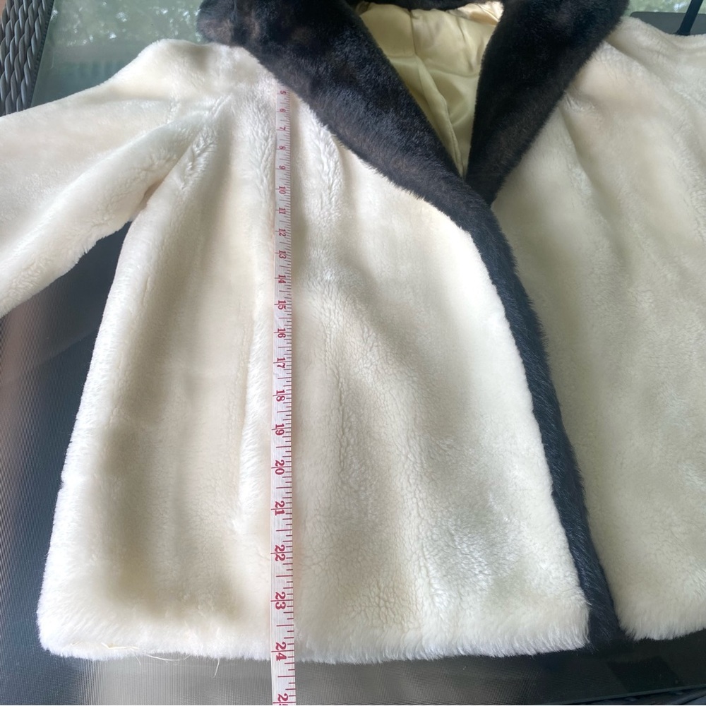 VINTAGE Borgana — Gorgeous Cream and Black Faux Fur Women's Coat— SPECTACULAR ! - Picture 13 of 14